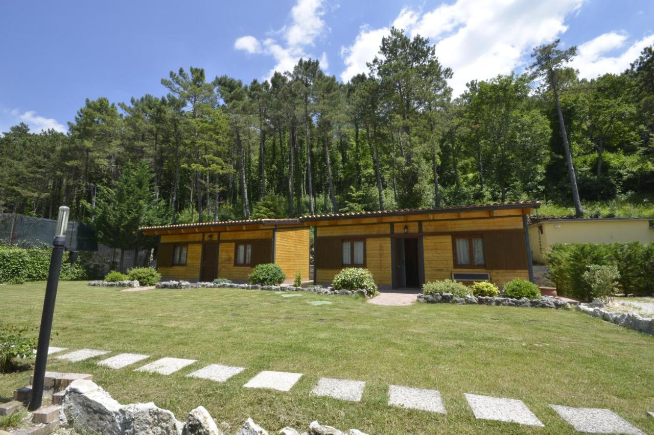 Hotel Pineta Ristorante Country House In Fabriano Campodonico  Exterior foto